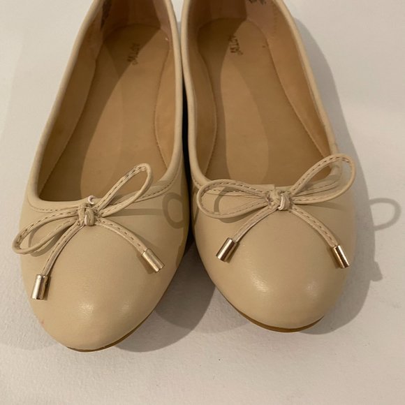 Apt. 9 Nude Ballet Flats Size 10 - Picture 2 of 11